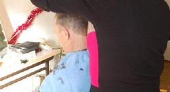 Les restos du coeur coiffent leurs bénéficiaires