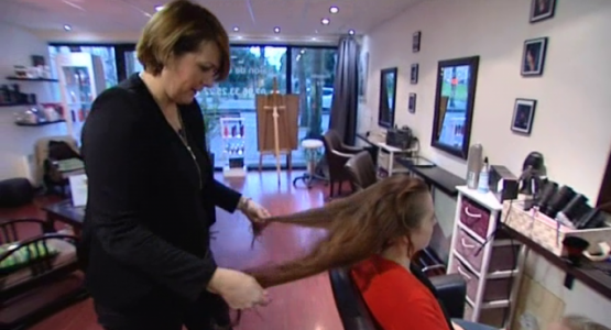 Salon de coiffure vient en aide aux femmes atteintes du cancer