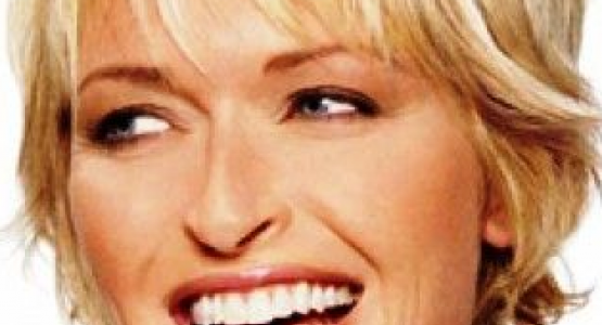 frange sur cheveux courts pour modèle féminin