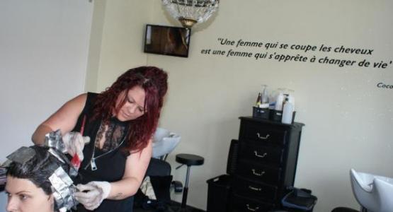 salon de coifure chez sa grand-mère