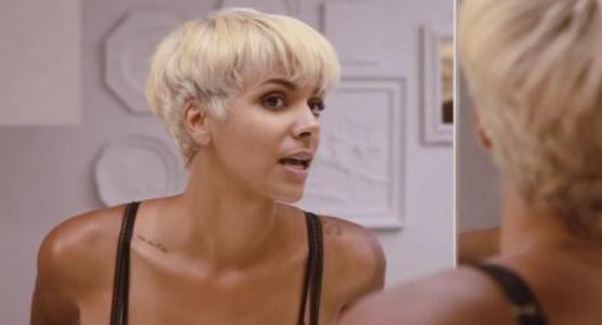 coupe de cheveux et coloration grise shym