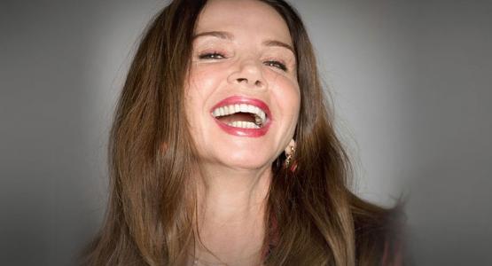 coupe de cheveux afro victoria abril