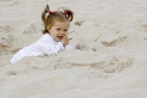 coiffures petites filles à la plage