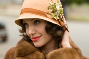 coiffures avec chapeau