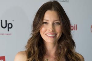 nouvelle coiffure  frange Jessica Biel