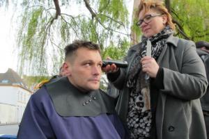 Coiffeuse pour sans-abris