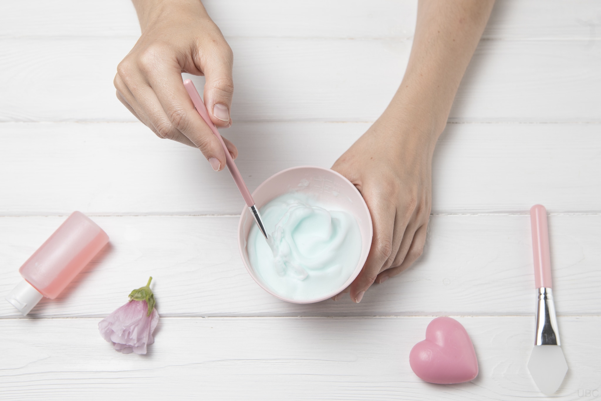 Melange des ingrédients pour baume à lèvres