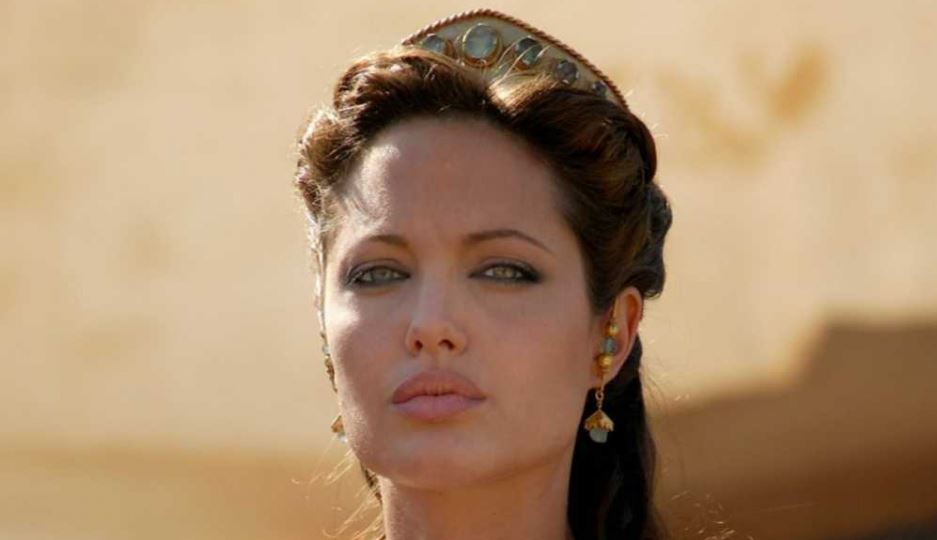 Coiffure Angelina Jolie