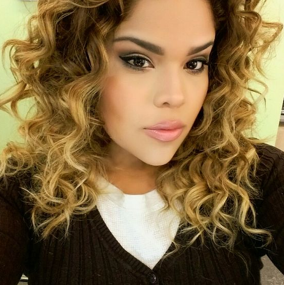 Cheveux bouclés et frisés